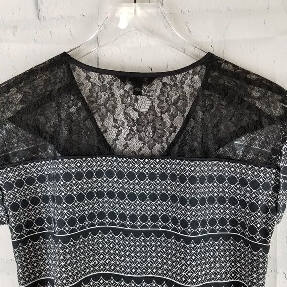 EXPRESS Capped Sleeve with Lace Accent. Size S. - Picture 6 of 8